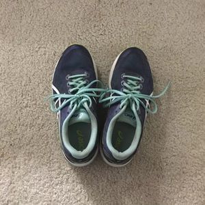 Lightly used asics gel running shoe ax 8.5